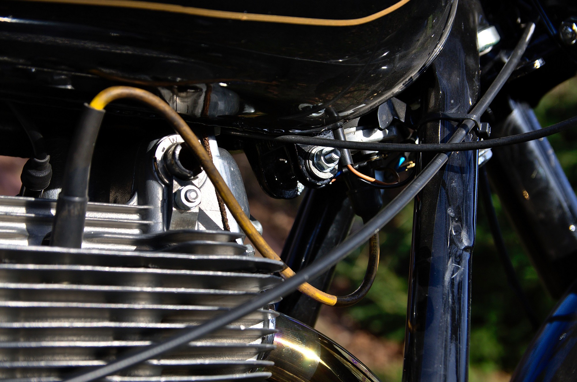 Cewka zapłonowa zamontowana w Junaku pod bakiem.